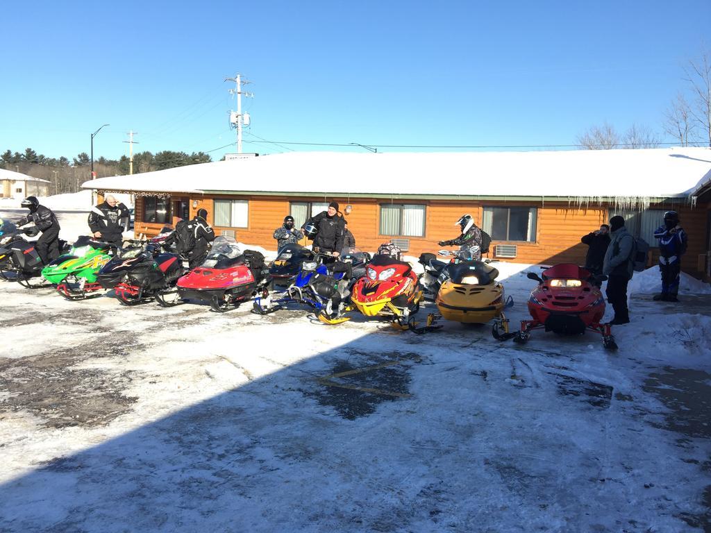 Northwoods Inn & Suites Minocqua Ngoại thất bức ảnh